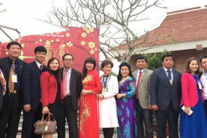 Sao Thái Dương tặng quà Kiều bào trong ngày hội 'Sắc xuân trên mọi miền Tổ quốc 2017'