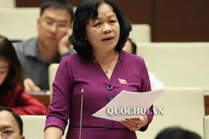 Đại biểu Quốc hội lên tiếng vụ 'cưỡng hôn' chỉ bị phạt 200 nghìn đồng Đại biểu Quốc hội lên tiếng vụ 'cưỡng hôn' chỉ bị phạt 200 nghìn đồng