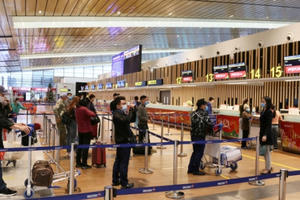 Hành khách tấp nập “đổ bộ” sân bay Vân Đồn ngày đầu mở cửa trở lại