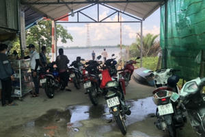 Cần Thơ tạm dừng một số bến đò ngang sông Hậu đi qua tỉnh Đồng Tháp