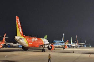 Máy bay nằm chờ, lương phi công, tiếp viên giảm chưa từng có