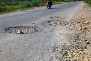 Thanh Hóa: QL 217 mới thông xe đã hỏng Thanh Hóa: QL 217 mới thông xe đã hỏng