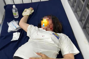 Đồng Nai: Trẻ con tranh giành đồ chơi, thai phụ 8,5 tháng bị đánh ngất xỉu Đồng Nai: Trẻ con tranh giành đồ chơi, thai phụ 8,5 tháng bị đánh ngất xỉu