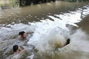 Hà Nội: Đau lòng hai bé trai tử vong do đuối nước trong ngày Tết