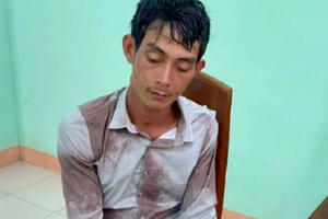 Chặn đường đâm vợ tử vong rồi trốn vào núi