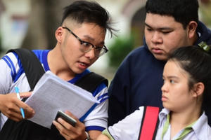 Điểm chuẩn đại học 'bùng nổ', nhiều thí sinh rơi vào thế bí