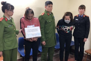 Sơn La: Bắt giữ 2 “ Nữ quái” mua bán 6000 viên ma túy tổng hợp và 1 bánh heroin