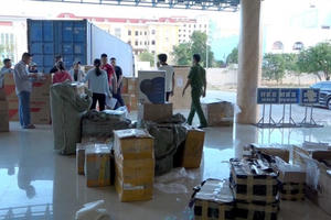 Quảng Bình: Bắt giữ số lượng "khủng" hàng lậu trên đường đi tiêu thụ