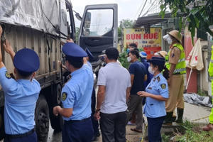 Khám xe tải phát hiện 70kg hàng cấm