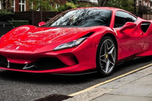 Cuộc "chạy đua" siêu xe của những người Việt không có gì ngoài... tiền!