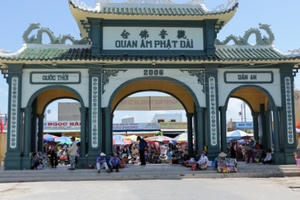 Bạc Liêu: Cần chấn chỉnh cảnh lộn xộn trước khu Quan âm Phật đài