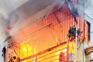 Hỏa hoạn bùng phát lúc rạng sáng khiến hai bà cháu tử vong