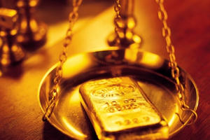 Giá vàng hôm nay 25/8: Đồng USD lao dốc, giá vàng khởi sắc