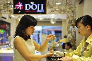 Máy bay Nga bị bắn hạ, giá vàng đột ngột tăng giá