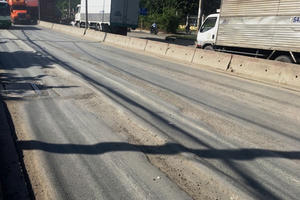 Đường lồi lõm như "ruộng bậc thang" dẫn vào cảng Cát Lái