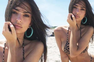 Đường cong 'bỏng rẫy' của Emily Ratajkowski với áo tắm