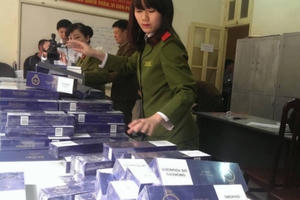 Bị bắt khi vận chuyển 900 bao thuốc lá lậu vào Hà Nội