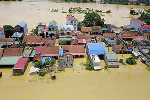 Vạn dân khốn khó vì mưa lũ kéo dài