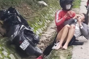 Cướp túi xách của cô gái trẻ bất thành còn quay lại “thăm dò” nạn nhân