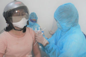 Vì sao số liệu vắc xin và số ca mắc COVID-19 giữa Bộ Y tế và Bình Dương vênh nhau?