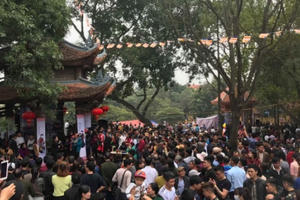 Biển người nườm nượp đổ về trẩy hội Lim