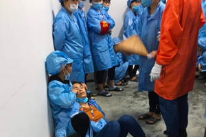 Quảng Ninh: 6 công nhân Công ty thiết bị điện tử Tonly phải nhập viện, hàng chục công khác phải thăm khám