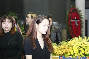 Các nghệ sĩ nghẹn ngào đến viếng nhạc sĩ Trần Lập