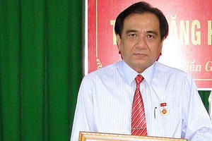 Bắt khẩn cấp chánh văn phòng Sở Y tế tỉnh Tiền Giang vì vòi tiền cán bộ y tế