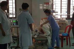 Đắk Nông: Xe cứu thương tông xe khách, 6 người thương vong Đắk Nông: Xe cứu thương tông xe khách, 6 người thương vong