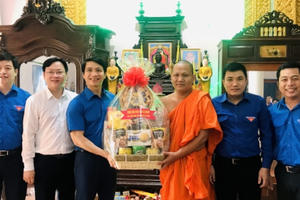 Bí thư TW Đoàn TNCS Hồ Chí Minh chúc Tết đồng bào dân tộc Khmer tại Trà Vinh