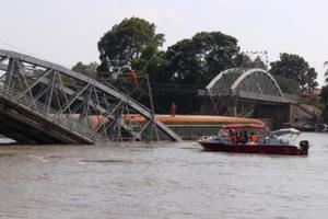Không biết ký tên, vẫn có bằng thuyền trưởng, máy trưởng