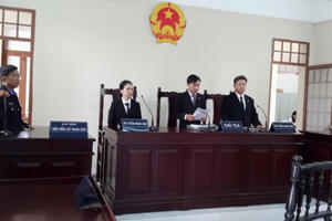 Tòa án nhận đơn kiện vào các ngày chẵn lẻ: Có đúng quy định của pháp luật?