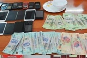 Thanh Hóa: Bắt quả tang hơn chục "con bạc" đang sát phạt nhau Thanh Hóa: Bắt quả tang hơn chục "con bạc" đang sát phạt nhau