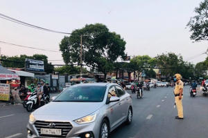 Người dân thưa thớt trở lại TPHCM