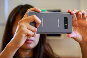 Cận cảnh Samsung Galaxy Note 8 vừa ra mắt tại Mỹ