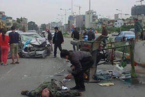 Hà Nội: Lái xe ba gác bị xế hộp đâm bất tỉnh tại chỗ