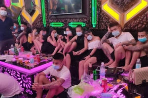 Phú Thọ: Hàng chục nam thanh nữ tú phê ma tuý trong quán karaoke bất chấp dịch Covid 19