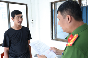 An Giang: Bắt đối tượng đâm người chạy xe ôm hàng chục nhát rồi cướp xe lúc rạng sáng An Giang: Bắt đối tượng đâm người chạy xe ôm hàng chục nhát rồi cướp xe lúc rạng sáng