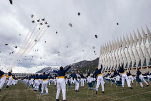 Lễ tốt nghiệp đặc biệt của Học viện Không quân Mỹ giữa mùa dịch