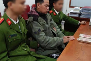 Bị vây bắt, bỏ lại 2 bánh heroin nhảy sông giữa trời lạnh giá hoàng thoát thân