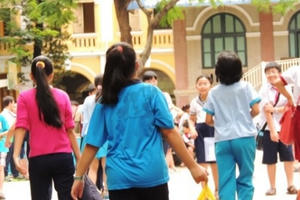 Khi phụ huynh "phát cuồng" vì điểm số, thành tích của con