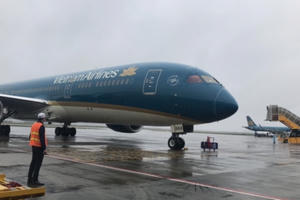 96 người Việt về nước trên 2 chuyến bay đáp xuống Vân Đồn, Quảng Ninh