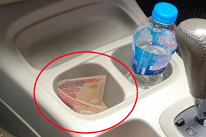 "Bỏ quên" tiền trên ô tô khi đi đăng kiểm và sự im lặng của người trong cuộc