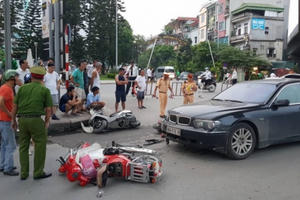 Nữ tài xế BMW gây tai nạn liên hoàn, kéo lê 2 cháu nhỏ trên đường là ai?