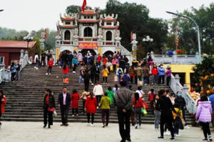 Người dân đi lễ đền, chùa mùa Corona