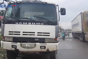 Đồng Nai: Va chạm với xe ben, 1 học sinh bị thương nặng Đồng Nai: Va chạm với xe ben, 1 học sinh bị thương nặng