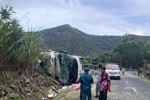 Tập trung tối đa lực lượng cứu chữa nạn nhân vụ tai nạn giao thông đặc biệt nghiêm trọng tại Khánh Hoà