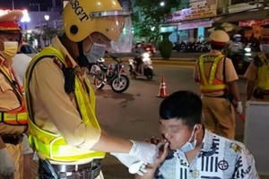 'Sáng kiến' gây băn khoăn của CSGT giữa dịch nCoV