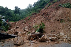 Mường Lát (Thanh Hóa) bị cô lập, một người chết do sạt lở