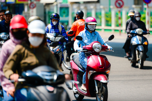 Miền Bắc tiếp tục nắng nóng gay gắt, đề phòng mưa dông, gió giật mạnh